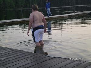 SANY0095. Emil tog ett dopp i sjön vid GEKÅS. 20/6 21:29.