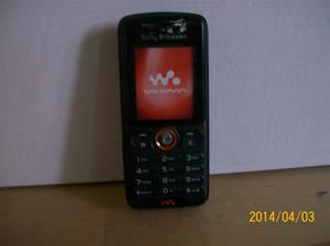 839. Såld. Sony Ericsson. Typ: Walkman. Fejktelefon för utställning. Fotonr: 101_0580. Fotnot: Vid ett inbrott hos Endrells stals bara fejktelefoner, i tron att det var riktiga. Tji fick tjyven.