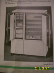 780. General Electric, Flatop Refrigerator. No. KF-210. Tillv. år 1935 i USA. Ber om ursäkt för den suddiga bilden. 101_0460