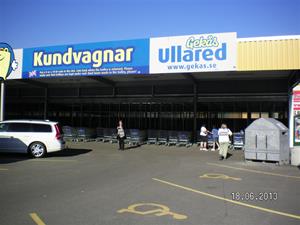 SANY0029. Årets första besök på GEKÅS Ullared, hämtning av kundvagnar. 2013-06-18. 18:39.