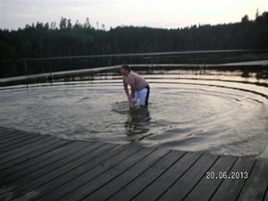 SANY0101. Emil tog ett dopp i sjön vid GEKÅS. 20/6 21:29.