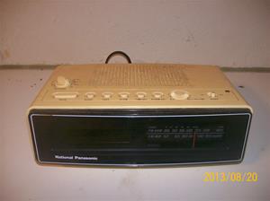 728. National Panasonic RC-80 BS. Nummer: 8G 1004A. Klockradio. Tillv: Japan. 101_0343