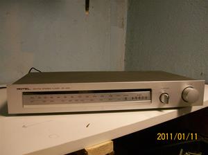 512. Rotel, AM-FM Stereotuner. Typ: RT 400. Nr: art.nr. 110 040/63. Fotonr: 100_7644
