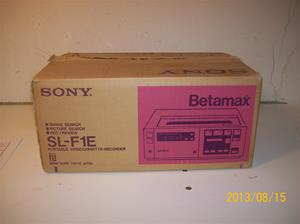 706. Sony Betamax SL-F1E Originalkartong till nummer 702. Nr. 3-672-323-. Tillv. år 1981. 101_0309