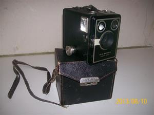 696. Kodak Six-20 Brownie C. Lådkamera. 101_0292