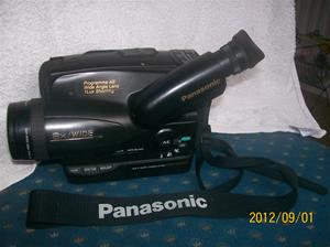 641. Panasonic, videokamera. Typ: VHS-C, NV-S20. Nr: J3HF01718. Tillv.land: Japan. Fotonr: 100_9615