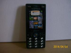 838. Såld. Sony Ericsson Typ: K 810.  Fejktelefon för utställning. Fotonr: 101_0579. Fotnot: Vid ett inbrott hos Endrells stals bara fejktelefoner, i tron att det var riktiga. Tji fick tjyven.