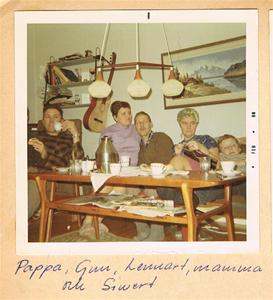 Framför TVn i Gun och Lennarts lägenhet i Havdhem 1968 001