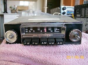 531. Bilradio. Typ: AM-FM Radio 6-12V. Nr: 724. Fotonr: 100_8168