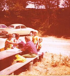 Rastning i Sandhamn på väg hem från konfaskolans avslutning 1975
