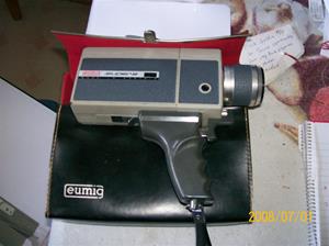 085. Eumig Super 8 filmkamera, made in Austria. Typ: Eumigette Zoom. Med tillhörande väska. Fotonr: 100_1166. Inlagt på webben 2014 06 03.