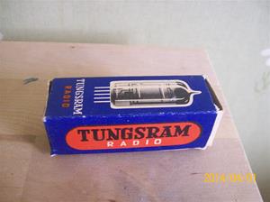 833. Såld. Radiorör, Tungsram Radio. Typ: EF 89 Philips. Fotonr: 101_0573. Normalt sett registrerar jag inte enstaka rör då jag har massor av dylika, även nya i originalförpackning.