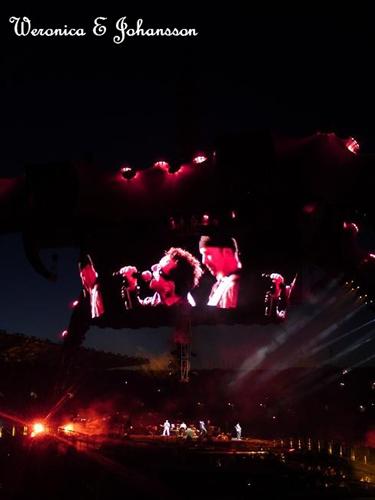 U2 (5) U2 (5)