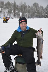 Kristian Stjärnström med sin fisk på 3180 gr. Han kom tvåa i tävlingen