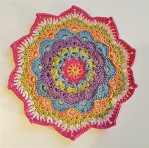 Mandala duk virkad med Rainbow cotton från Hobbii