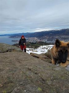 På vei opp på Lyderhorn