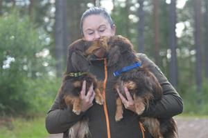 nyblivna viltspårschampioner med domare Ann-Charlotte Larsson