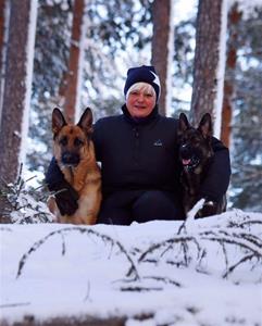 Skegårdens lexuz och kaldogårdens Alliz ägare Annelie Maanselkä